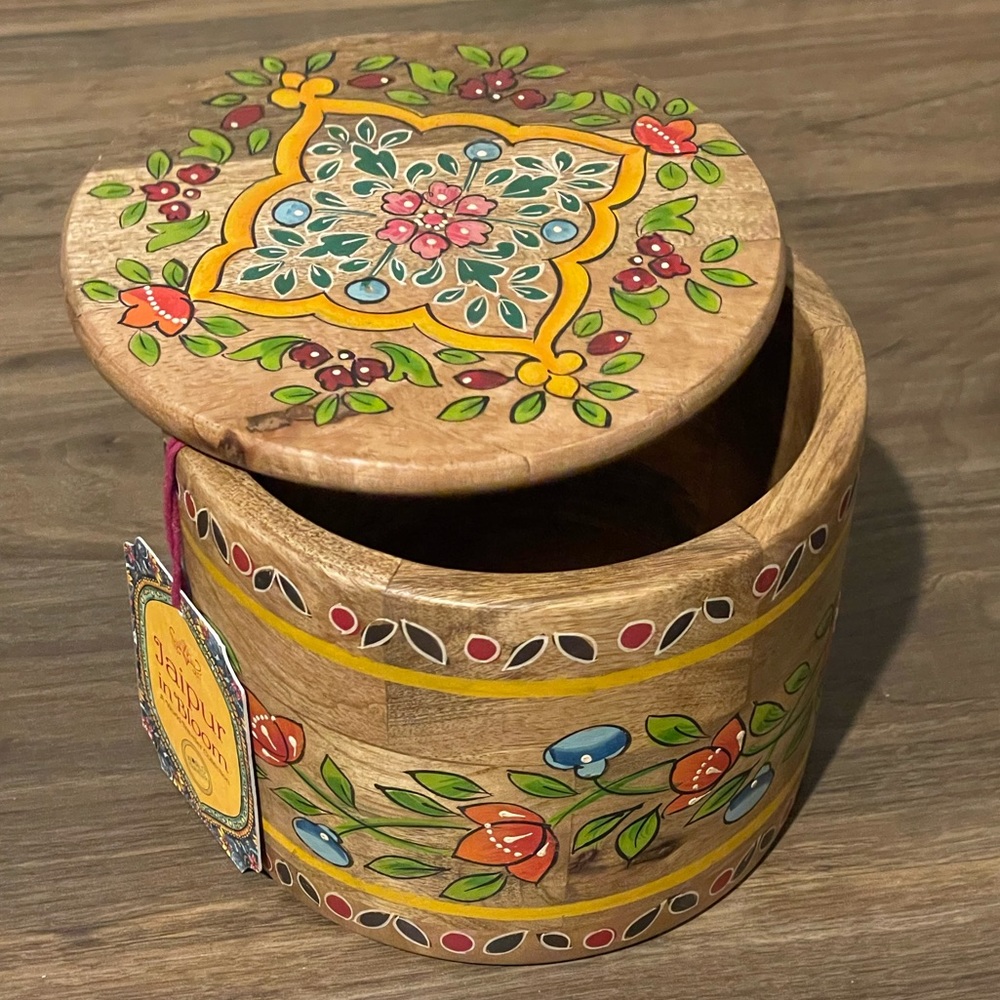 Jaipur in Bloom Cylindrical Box NWT Handpainted
